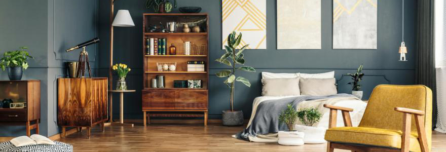 meubles en bois foncé